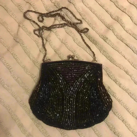 Vintage beaded bag with long chain strap. - Picture 2 of 9